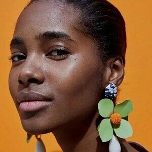 Acrylic Flower Drop Earrings!